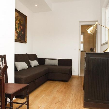 Cushy Apartment With Garden In Estoril Buitenkant foto