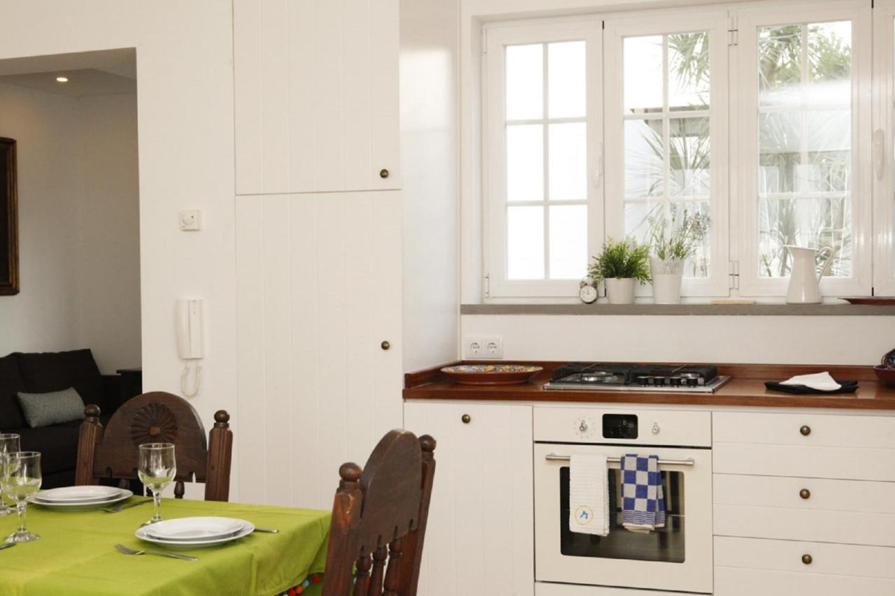 Cushy Apartment With Garden In Estoril Buitenkant foto
