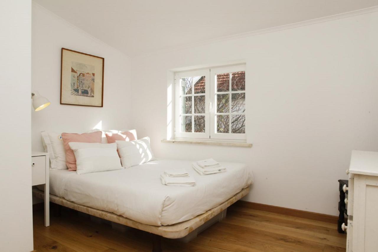 Cushy Apartment With Garden In Estoril Buitenkant foto