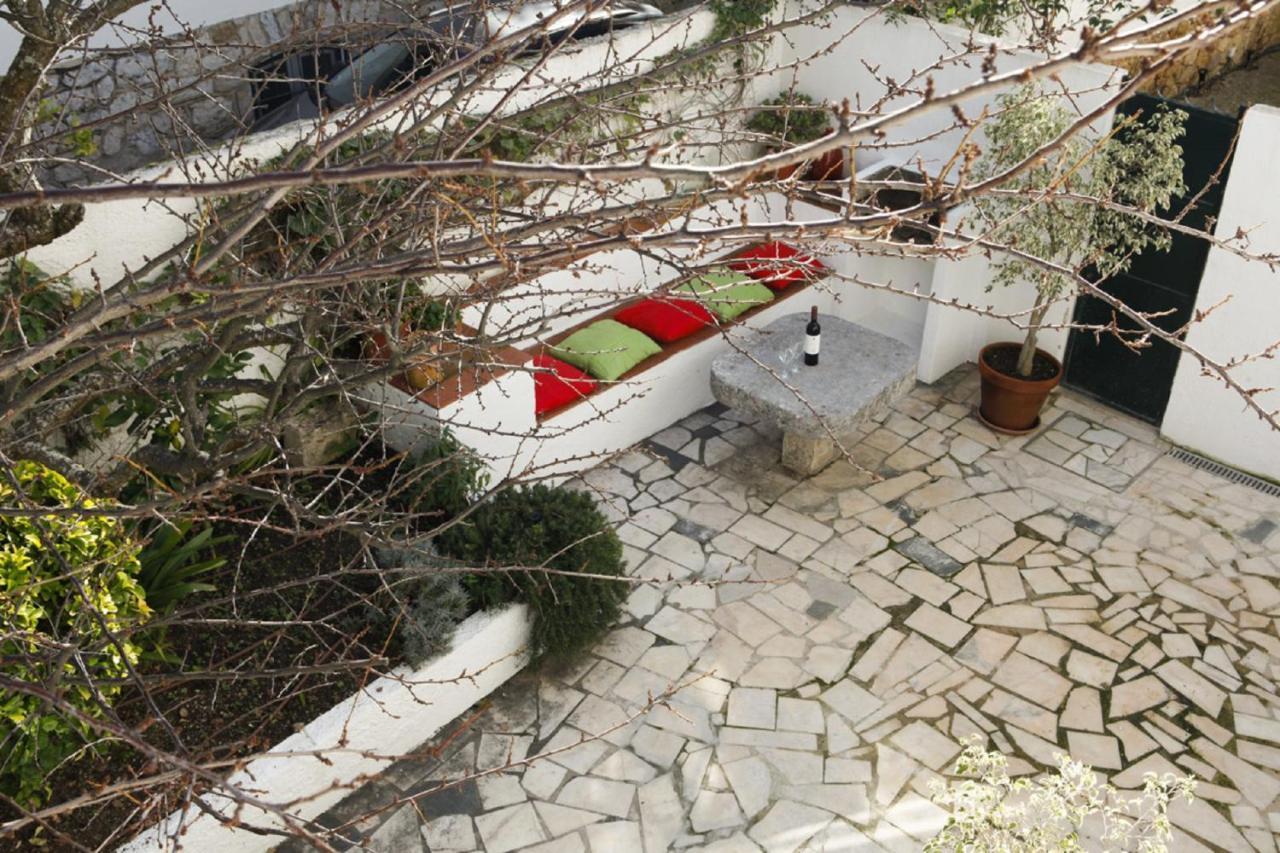Cushy Apartment With Garden In Estoril Buitenkant foto