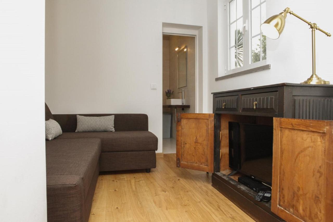 Cushy Apartment With Garden In Estoril Buitenkant foto