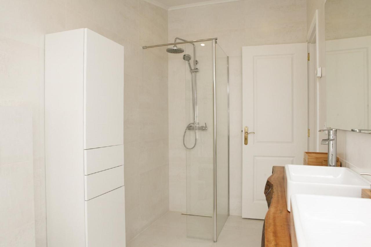 Cushy Apartment With Garden In Estoril Buitenkant foto